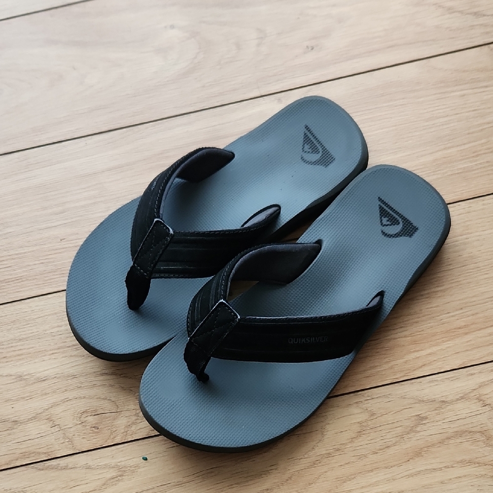 Quiksilver Black and Gray Sandals